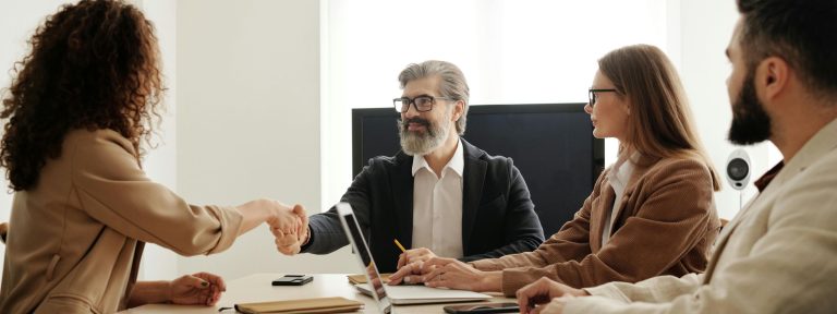 Estudia psicología y enfócate en el área organizacional