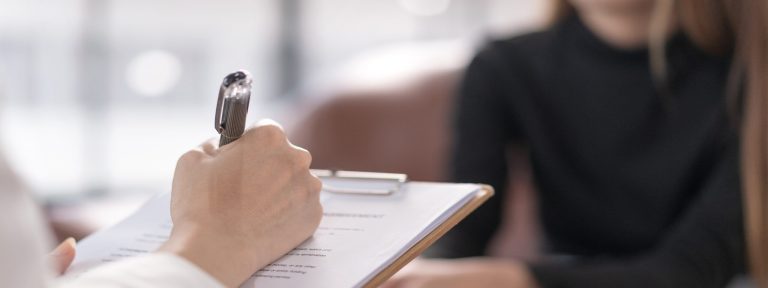 Estudia un posdoctorado en psicoanálisis contemporáneo en la UIC