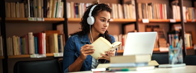 Estudiar una licenciatura a distancia de la UIC