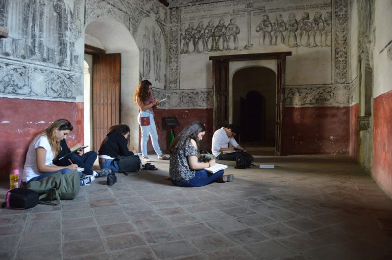 Alumnos de Diseño Gráfico viajan a Puebla