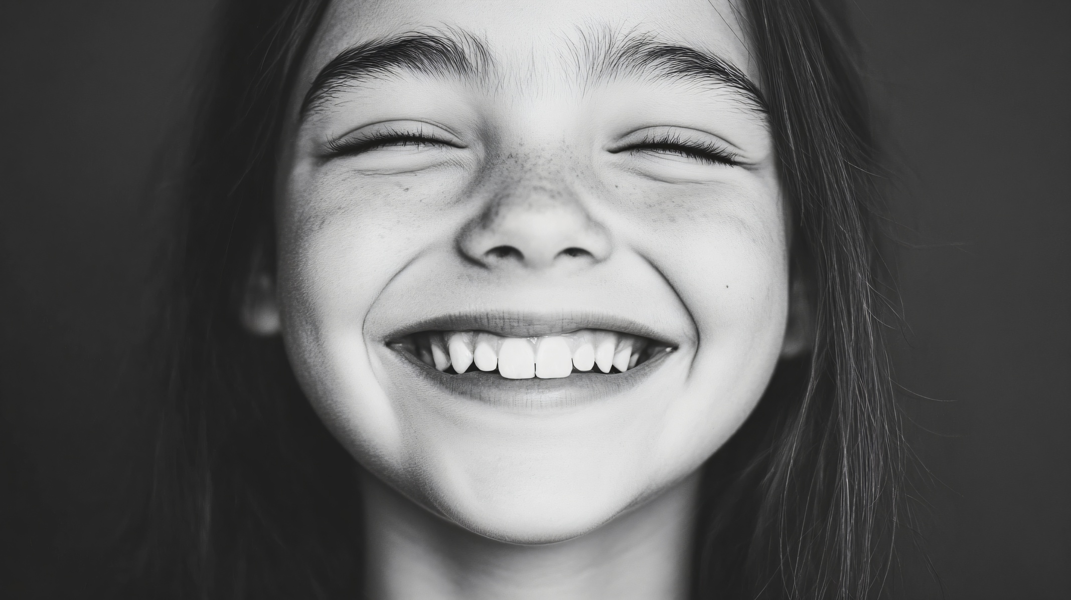 Adolescente superando obstáculos como metáfora de la antifragilidad emocional