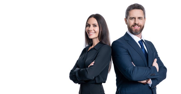 Persona de alto nivel ejerciendo su profesión en un entorno moderno y tecnológico, con el enfoque de la educación de vanguardia de la UIC.