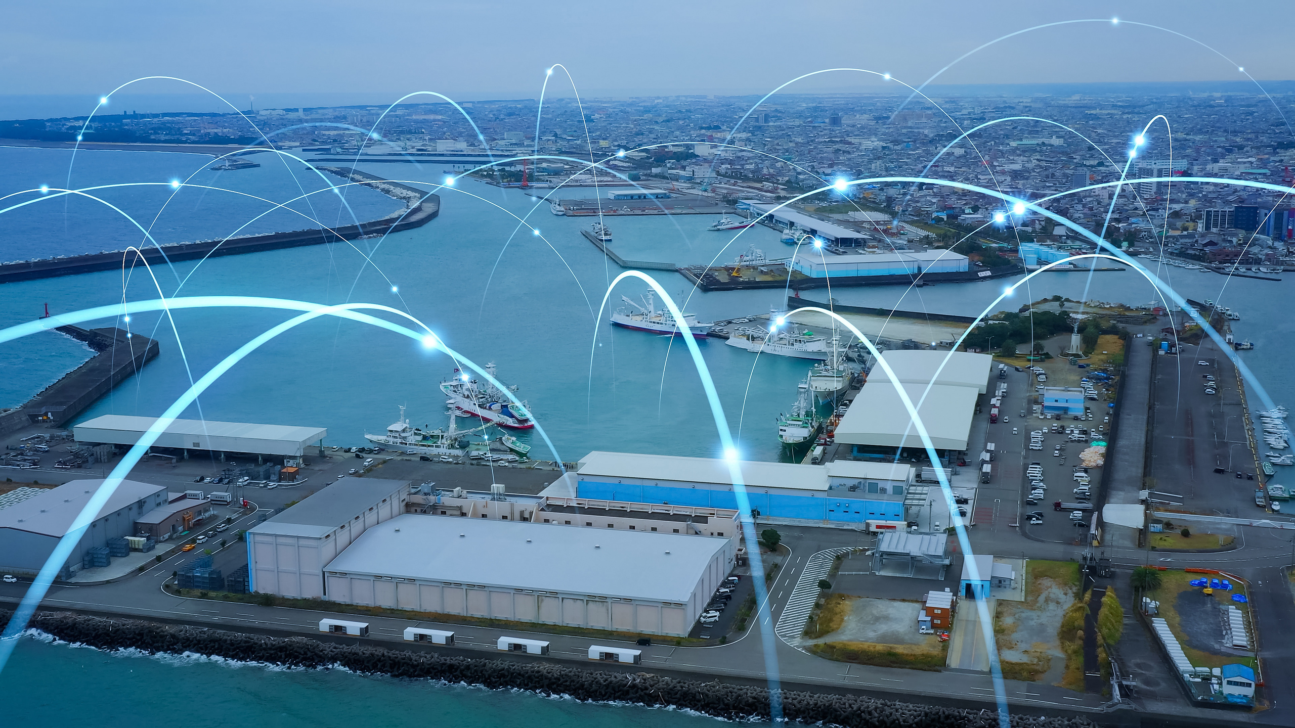 Planta industrial en México con contenedores y conexión logística global para ilustrar el potencial del nearshoring