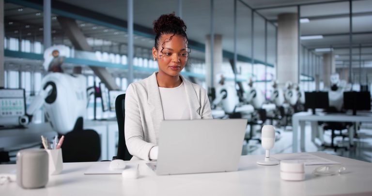 Mando medio liderando equipo en entorno digital con inteligencia artificial