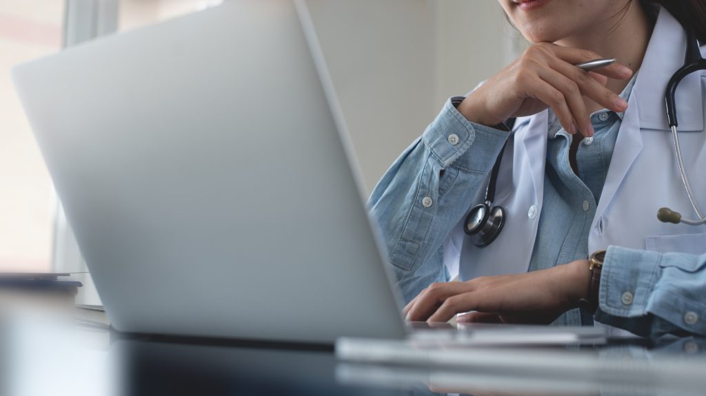 Formación psicológica en línea mediante videollamada