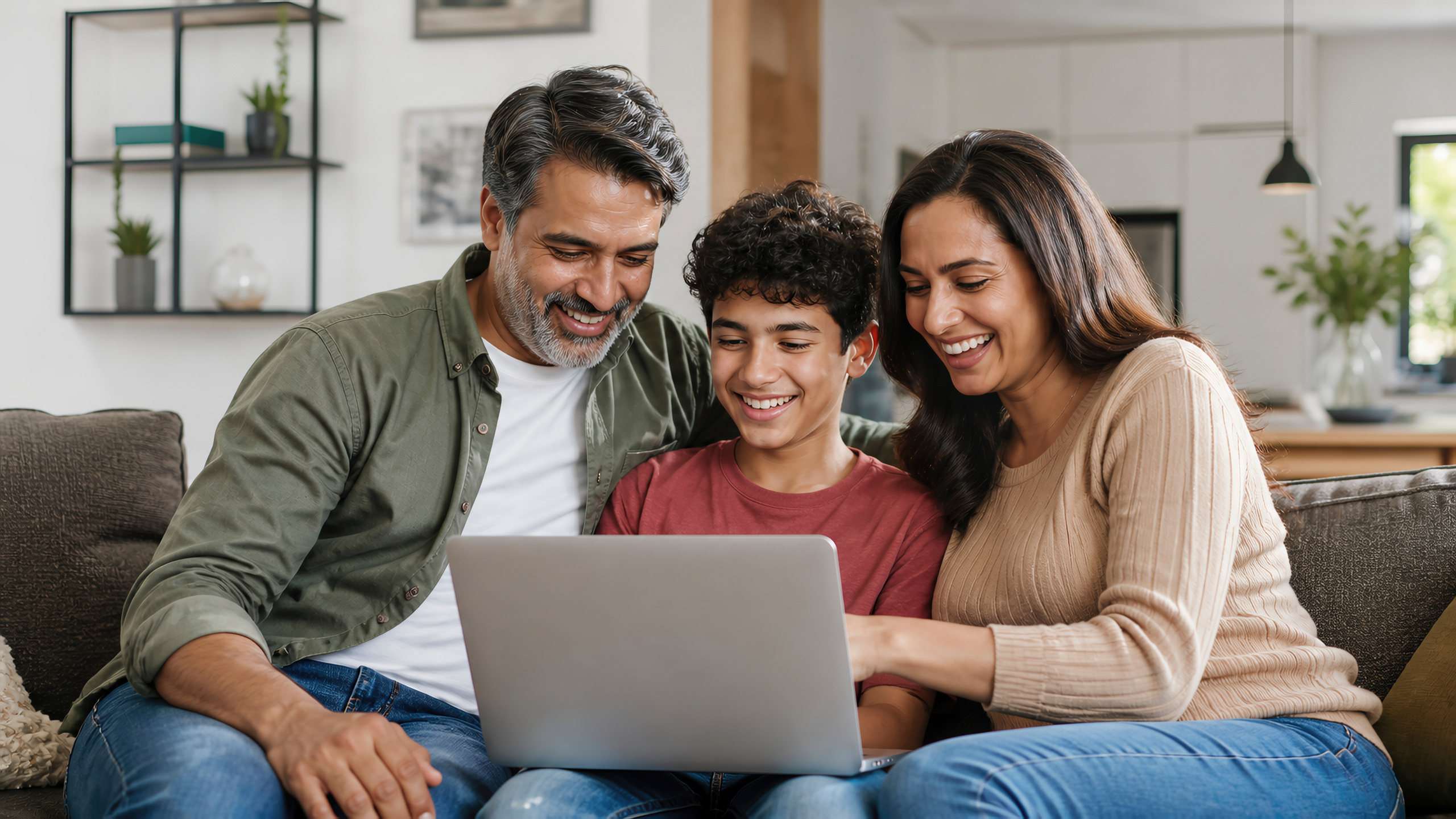 Familia estableciendo límites saludables para favorecer el desarrollo emocional infantil.