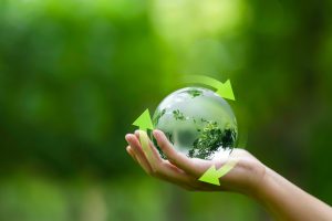 Imagen de economía circular mostrando el ciclo de reutilización de productos