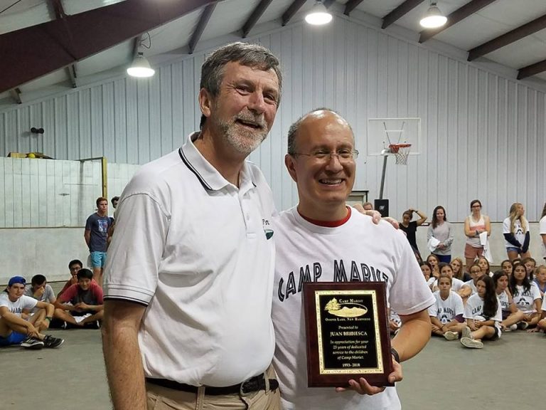 Coordinador de Construyendo Puentes recibe reconocimiento del Camp Marist en EE.UU