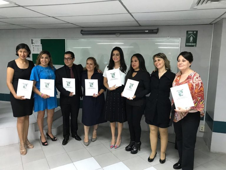 Entrega de diplomas del Diplomado en Derecho Laboral y de la Seguridad Social