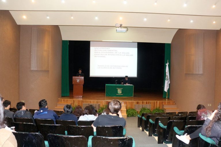 Plática sobre el modelo de intervención de la Clínica de Autismo