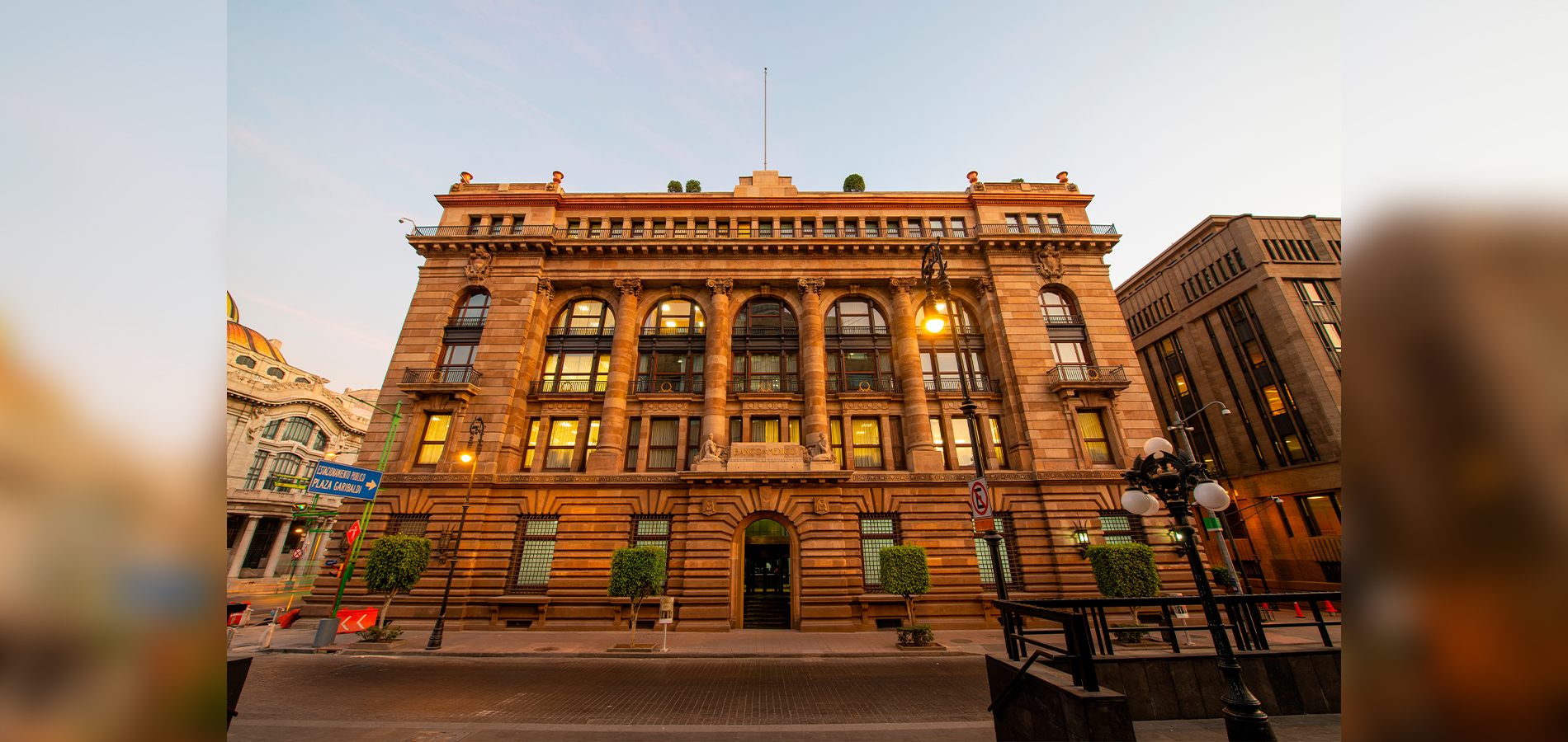 Carlos Obregón Santacilia y el Banco de México UIC.MX