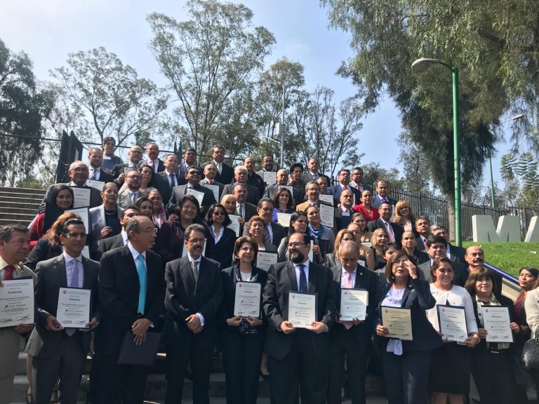 Firma UIC acuerdo nacional para empoderar a la mujer a través del emprendimiento