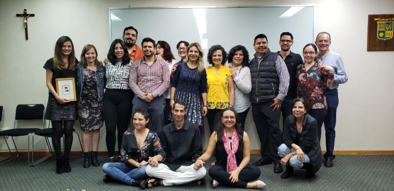 Entrega de diplomas del Diplomado La pareja posmoderna