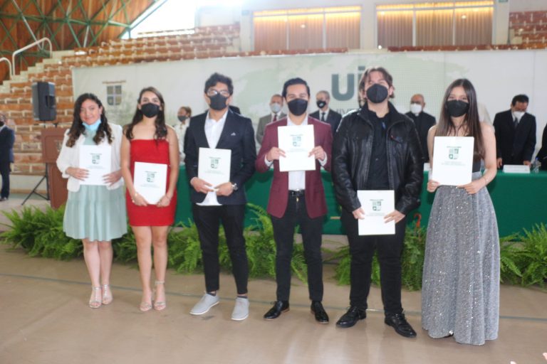 Ceremonia de entrega de diplomas de Bachillerato UIC