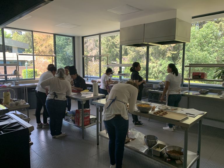Finalizó taller de Galletas y chocolates decorados con motivo del día del amor y la amistad