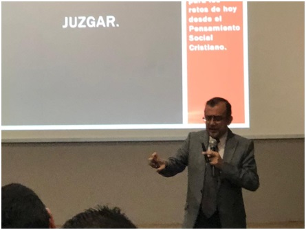 Docente de la UIC dicta conferencia al Consejo Nacional de Laicos