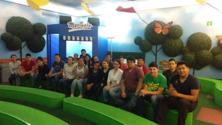 Licenciaturas de Negocios visitan planta de Marinela