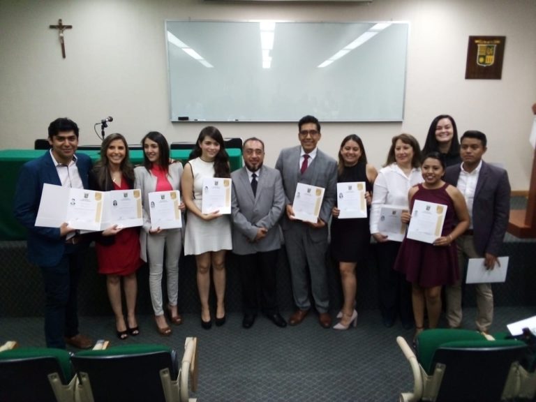 Entrega de diplomas de los diplomados en Mercadotecnia Digital y Publicidad en Redes Sociales y Neuropsicología