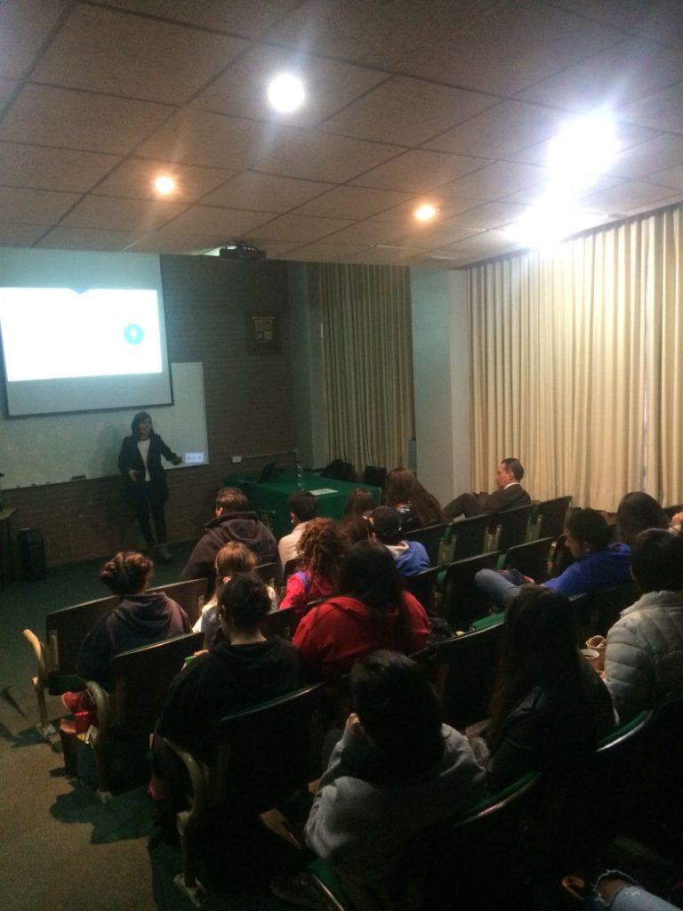 Dialogus participa en Café con aroma UIC