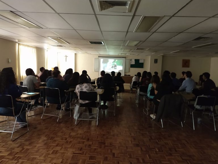 Inicia Cine Club de cortos multilingüe en Plantel Roma