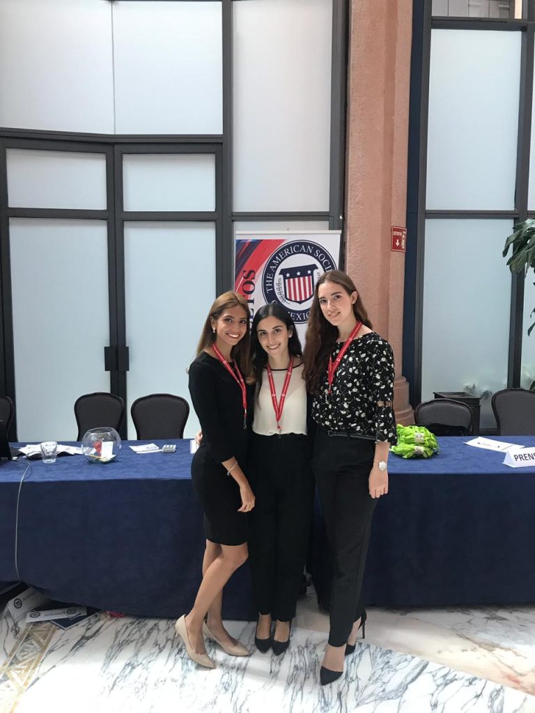 Estudiantes de RCI asisten a brunch de bienvenida al embajador de EE.UU