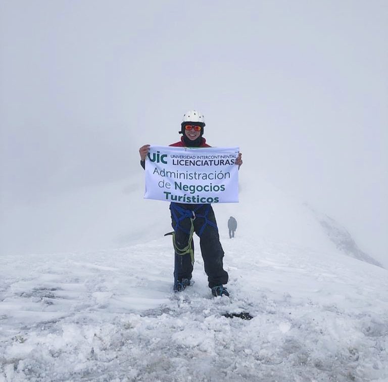 Estudiante de LANT llegó a la cima del Iztaccíhuatl