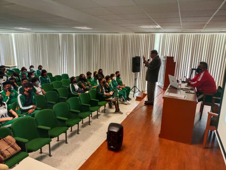 Presentación de la colección "La escuela del futuro es la que estamos construyendo" en la UAEM