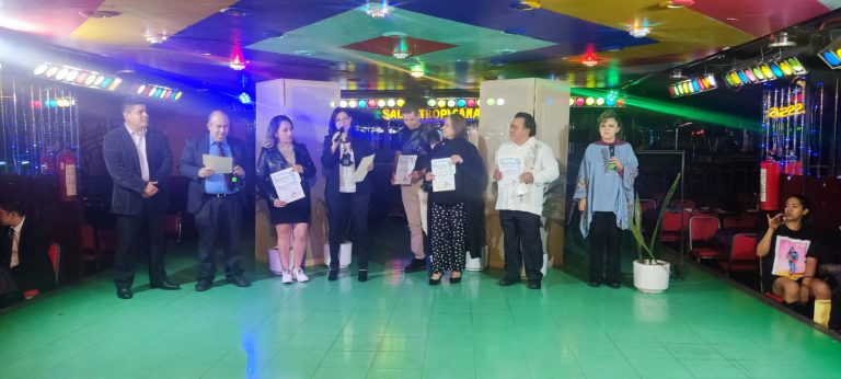 Comité Cultural Tropicana entregó reconocimiento a directora académica