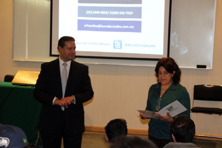 Buró de Crédito imparte conferencia a la División de Negocios