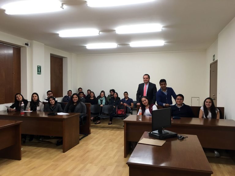 Estudiantes de Derecho efectúan práctica de audiencia laboral