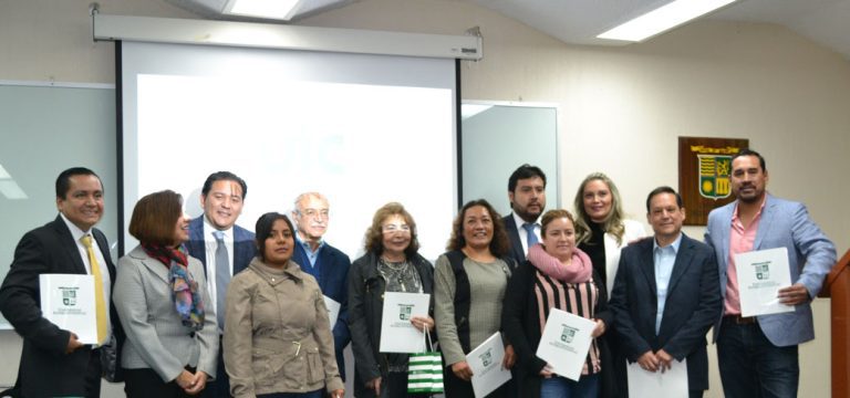 Entrega de constancias del Diplomado en Bienes Raíces