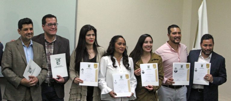 Entrega de diplomas del Diplomado en Implantología Oral