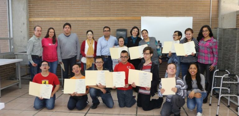 Curso de Serigrafía de #Diseño UIC para alumnos de Construyendo Puentes