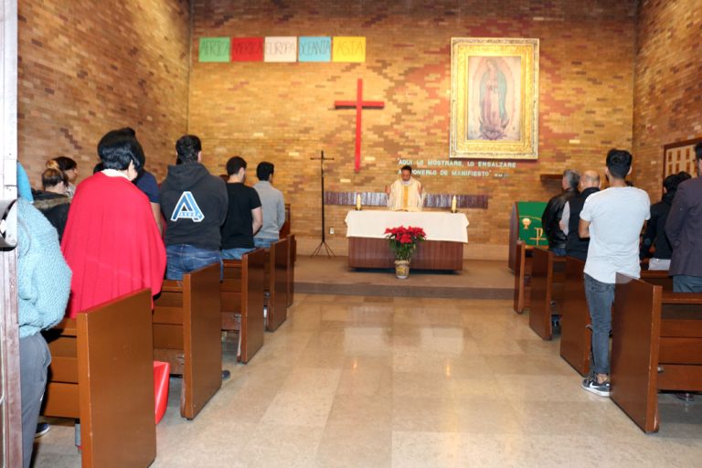 Misa ofrecida por el eterno descanso del arq