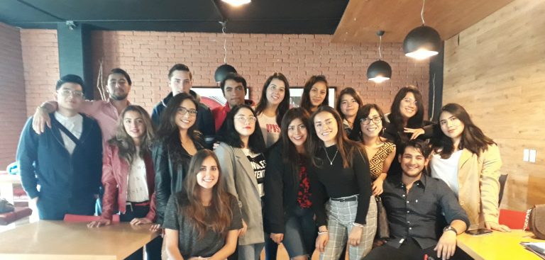 Mercadotecnia UIC visitó las instalaciones de la revista Merca 2