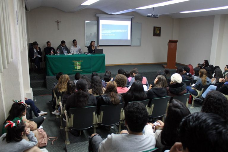 Conferencia sobre el suicidio en la División de Ciencias de la Salud