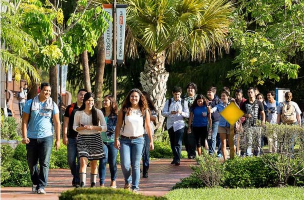 University of Texas Rio Grande Valley firma convenio con la UIC