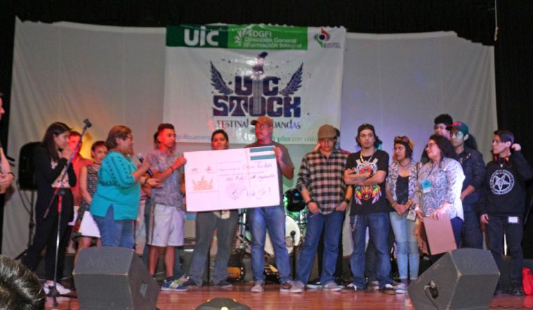 Gran energía en el UICstock 11° Festival Interuniversitario de Bandas